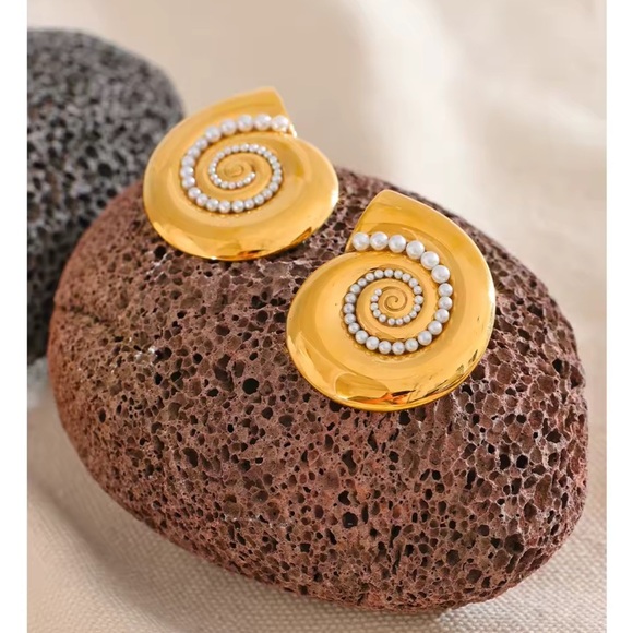 Gold Spiral Shell Earrings with Imitation Pearls – PVD Real Gold Plated - Picture 10 of 16